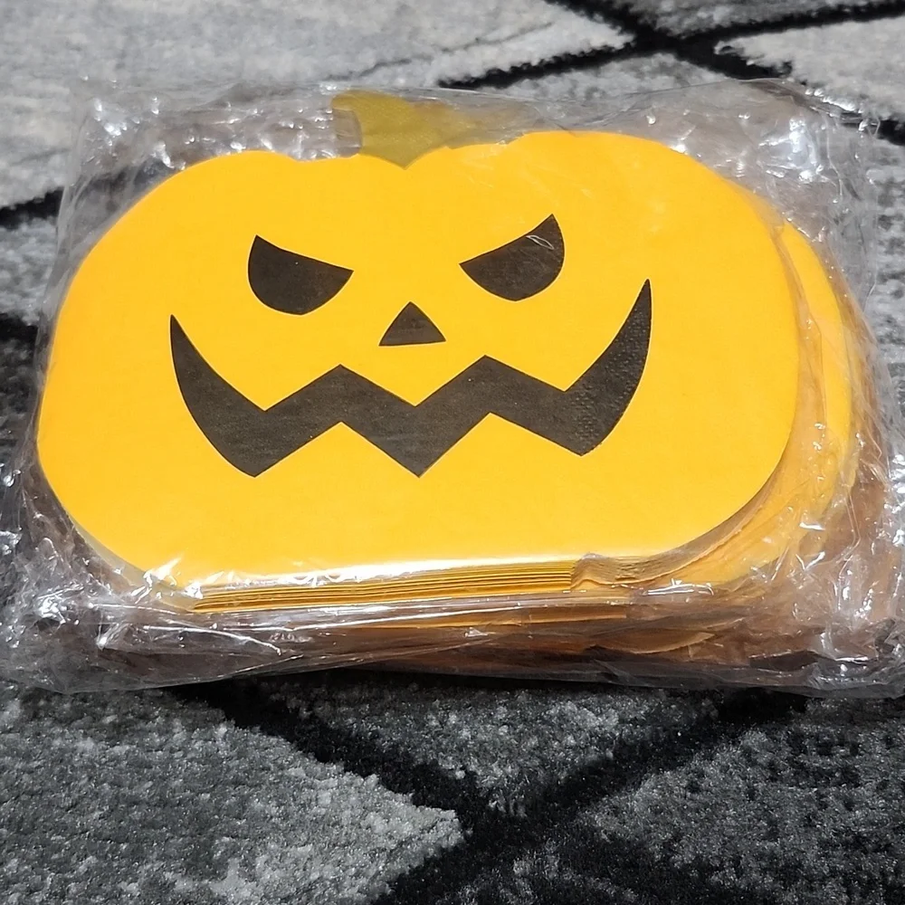 100 PIECE PUMPKIN-SHAPED DISPOSABLE PAPER NAPKINS